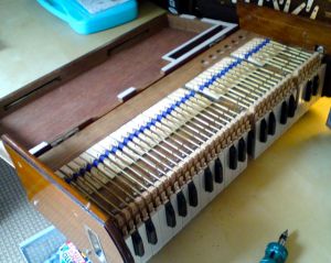 Small Harmonium - Opened up